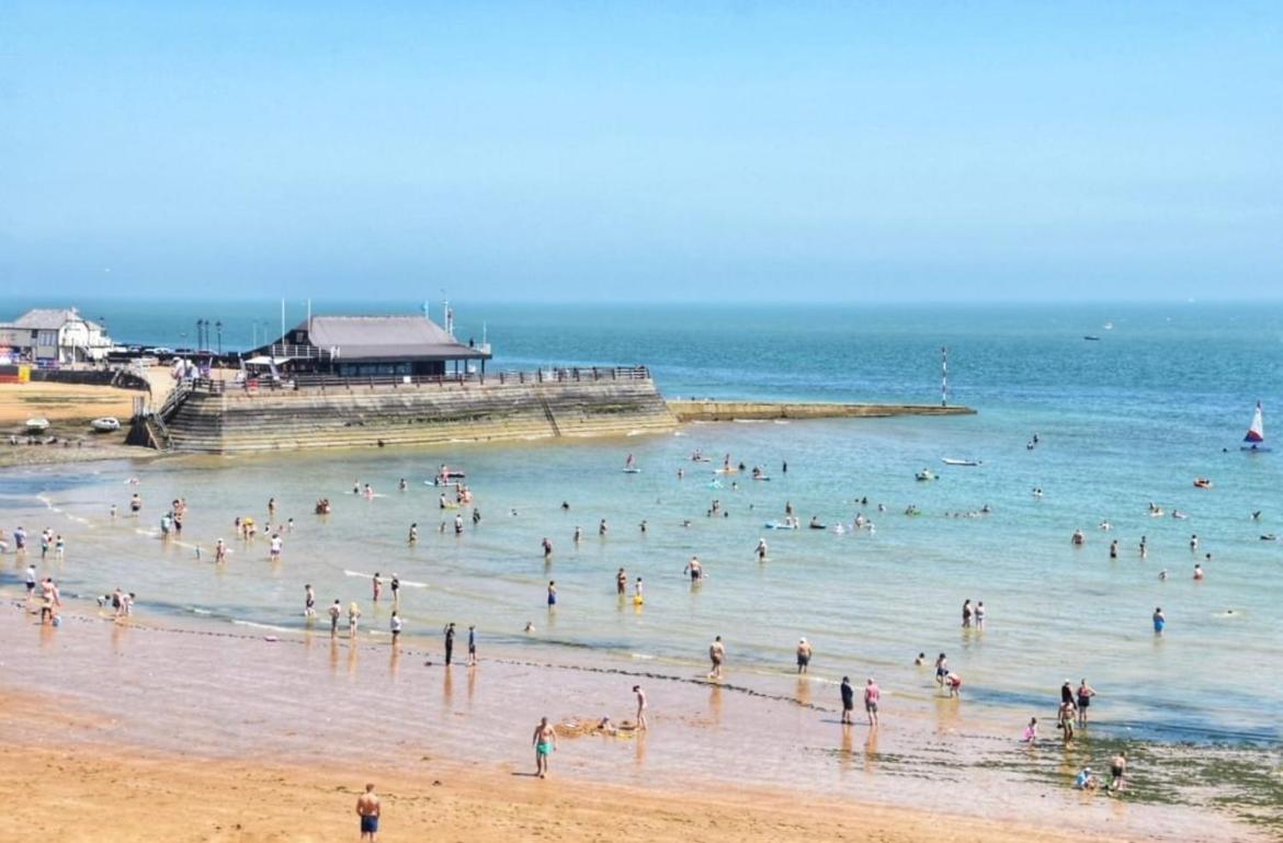 Central, Seaview Apartment, 3 Beds, 2 Baths, Kid & Dog Friendly At The Lookout Broadstairs Extérieur photo