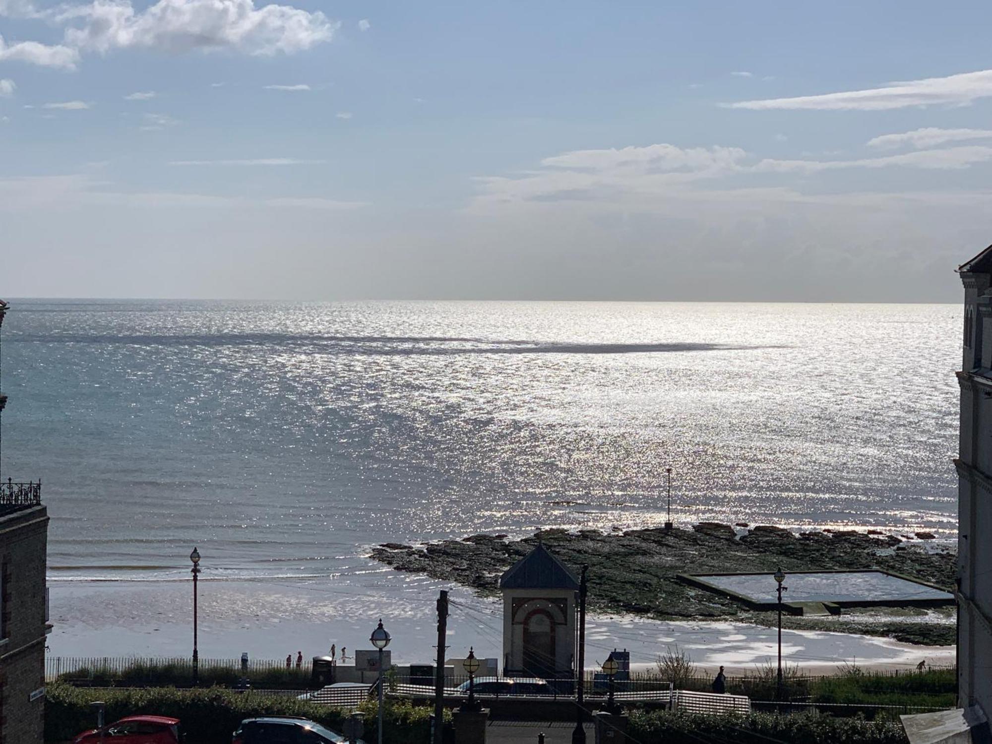 Central, Seaview Apartment, 3 Beds, 2 Baths, Kid & Dog Friendly At The Lookout Broadstairs Extérieur photo