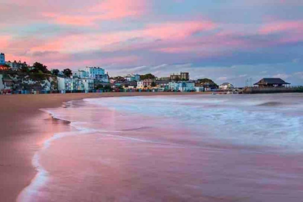 Central, Seaview Apartment, 3 Beds, 2 Baths, Kid & Dog Friendly At The Lookout Broadstairs Extérieur photo