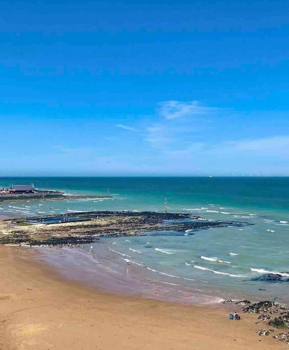 Central, Seaview Apartment, 3 Beds, 2 Baths, Kid & Dog Friendly At The Lookout Broadstairs Extérieur photo